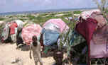 Les personnes déplacées trouvent souvent refuge dans des camps de fortune tels que celui-ci, situé à Burbishaaro, SOMALIA, october 2009