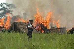 www.habitants.org_var_ezwebin_site_storage_images_spazio_degli_abitanti_organizzati_el_presidente_alvaro_colom_de_guatemala_ordena_desalojos_violentos_contra_campesinos_indigenas_y_habitantes_de_las_vias_ferreas_1680855-1-esl-mx_el_presidente_alvaro_colom_de_guatemala_ordena_desalojos_violentos_contra_campesinos_indigenas_y_habitantes_de_las_vias_ferreas_imagelarge.jpg