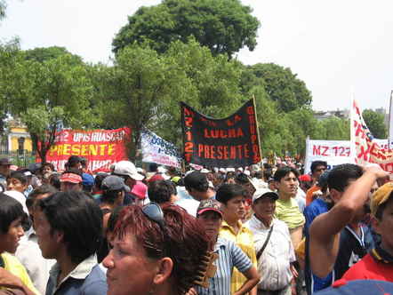 Los pueblos de SJL presentes