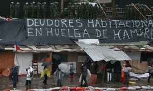 Chile, Cientos de pobladores desalojados 2
