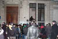 Enfants à la rue à Lyon: action coup de poing et gaz lacrymo au collège Truffaut