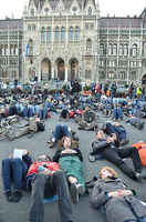 Hundreds demonstrated against the growing criminalization of homelessness in Budapest