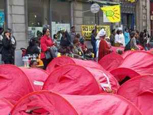 Logement_retour des tentes rue de la Banque.5