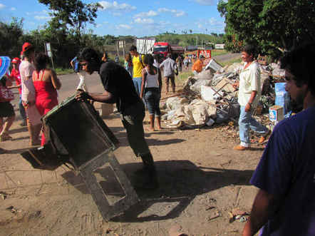 Blocco della BR222, la strada che collega Acailandia a Sao Luis