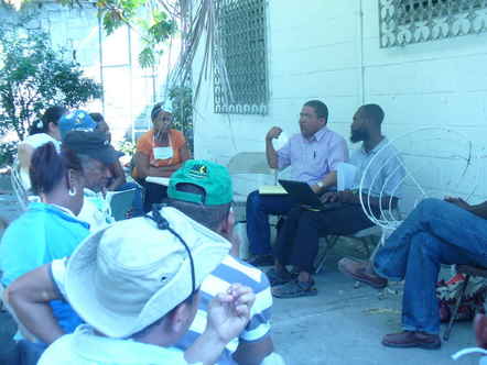 Pedro Franco, Coordinador de la Regional AIH para América Latina y el Caribe  toma la palabra en la reunion con organizaciones haitianas